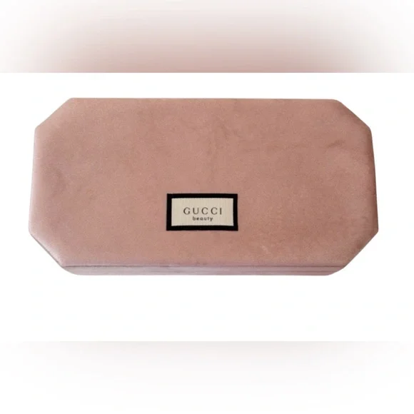 NEW Gucci Beauty VIP Pink Velvet Beauty Hatd Sided Jewelry Case - Picture 1 of 7